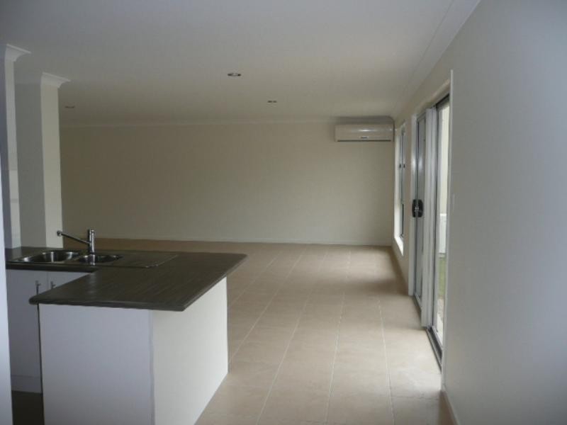 2/97 Wunburra Court, Pacific Pines QLD 4211