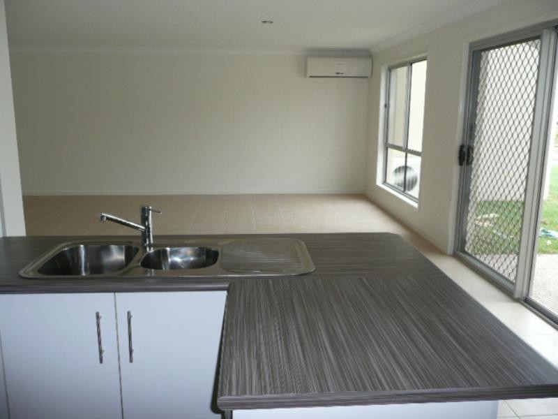 2/97 Wunburra Court, Pacific Pines QLD 4211