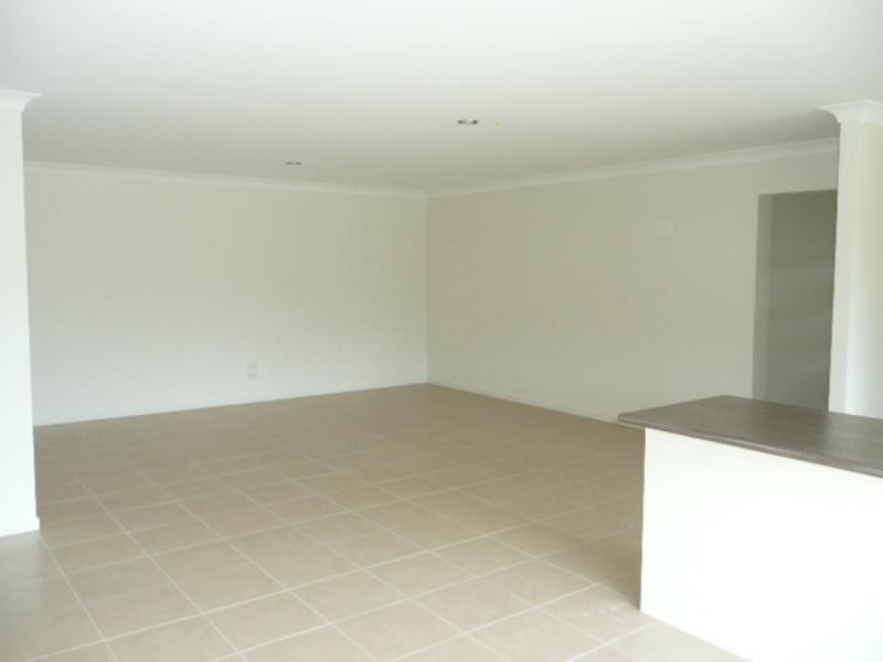 2/97 Wunburra Court, Pacific Pines QLD 4211