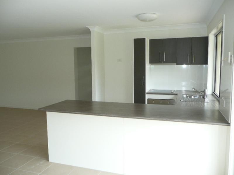 2/97 Wunburra Court, Pacific Pines QLD 4211