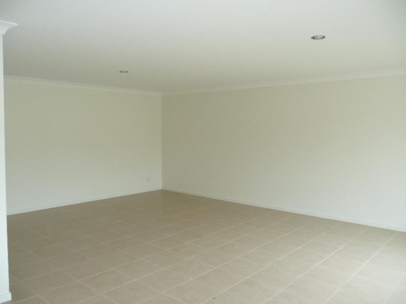 2/97 Wunburra Court, Pacific Pines QLD 4211