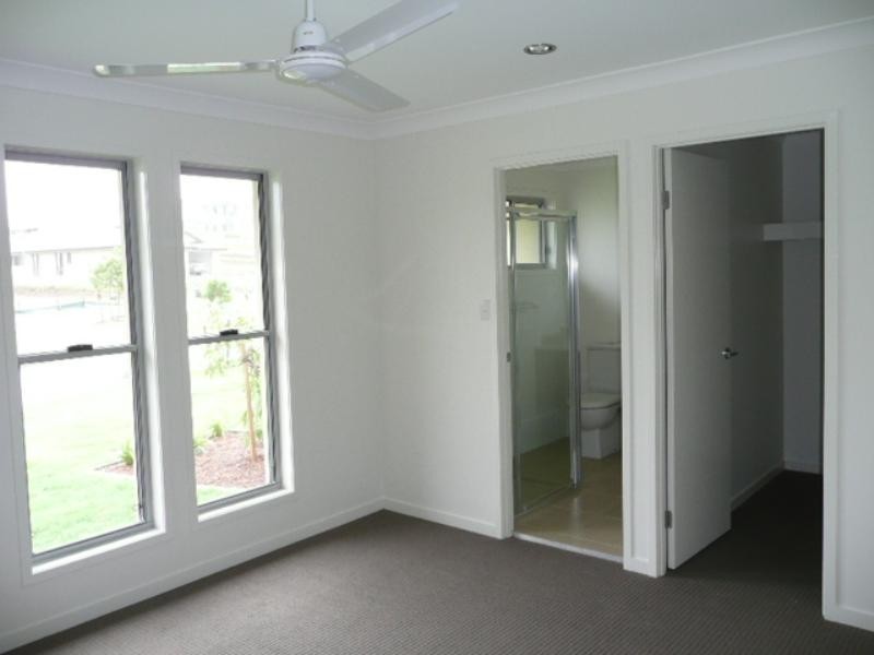 2/97 Wunburra Court, Pacific Pines QLD 4211