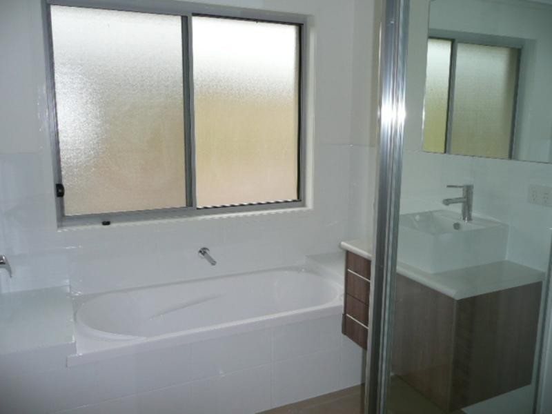 2/97 Wunburra Court, Pacific Pines QLD 4211