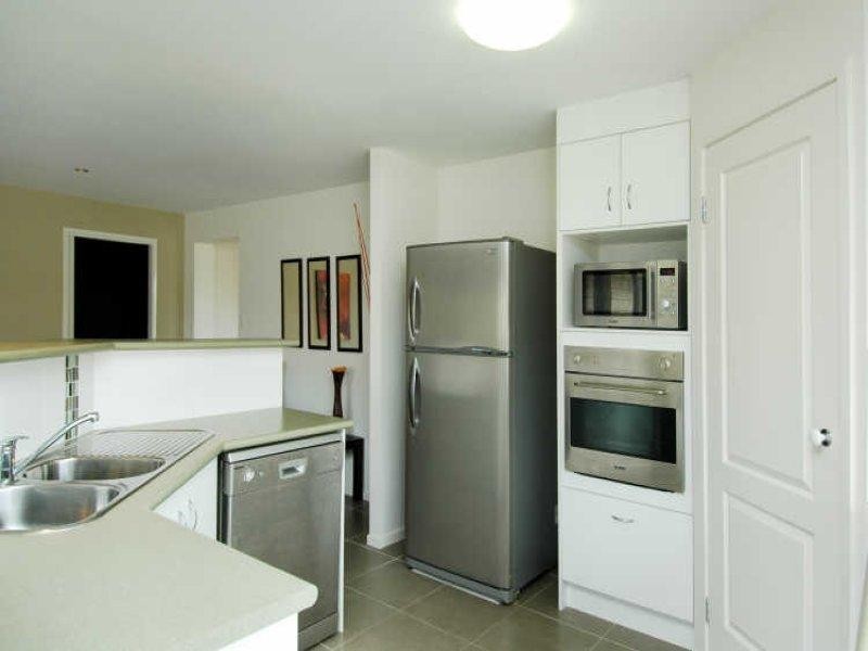 2 Burr Court, Pacific Pines QLD 4211