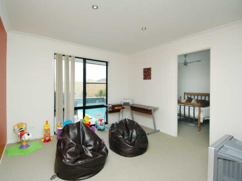 2 Burr Court, Pacific Pines QLD 4211