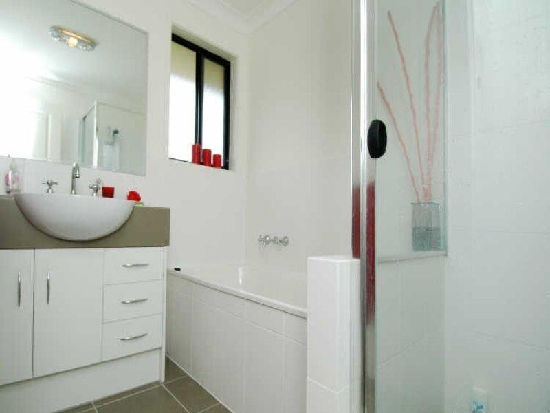 2 Burr Court, Pacific Pines QLD 4211