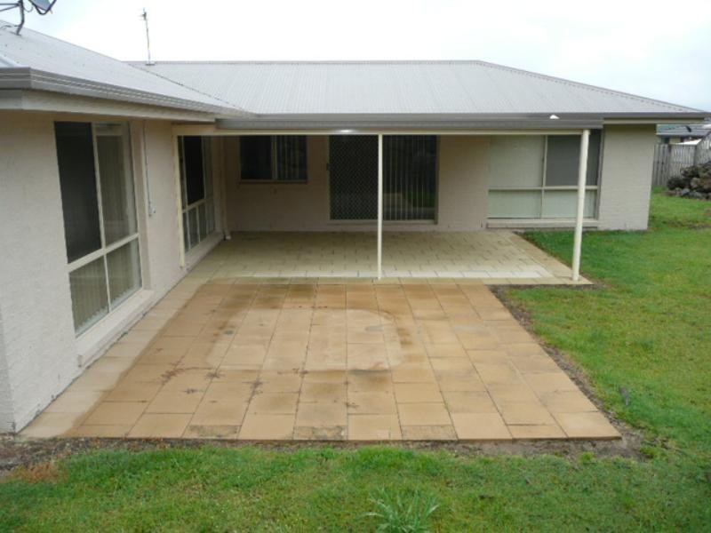 16 Tallow Street, Pacific Pines QLD 4211
