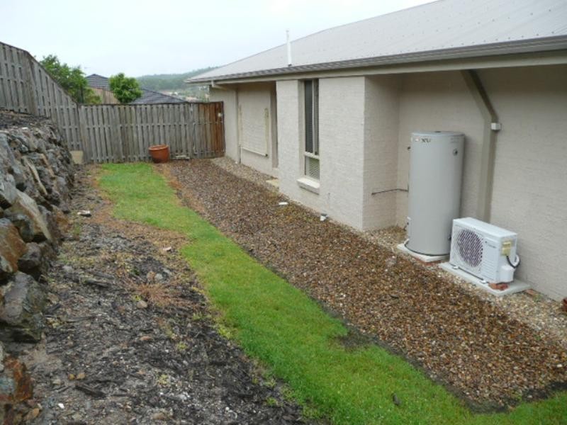 16 Tallow Street, Pacific Pines QLD 4211