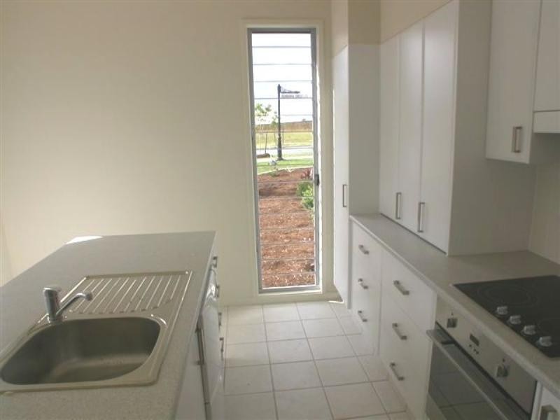 2/103 Wunburra Court, Pacific Pines QLD 4211