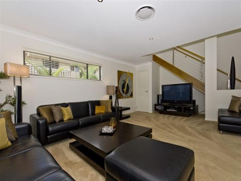 27 Mellum Circuit, Pacific Pines QLD 4211