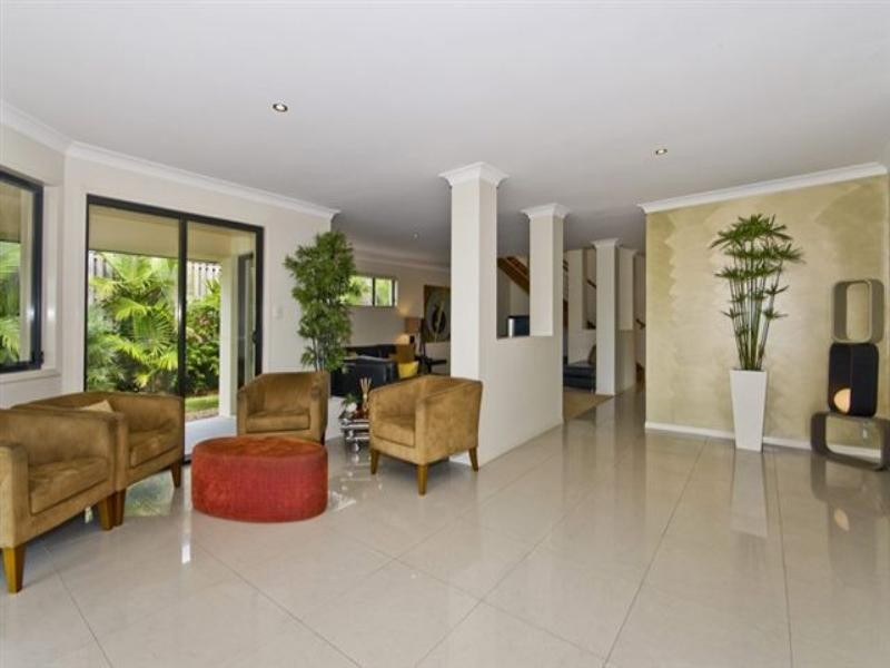 27 Mellum Circuit, Pacific Pines QLD 4211