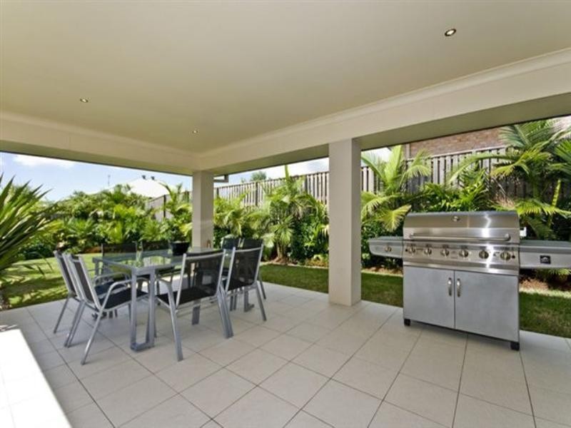 27 Mellum Circuit, Pacific Pines QLD 4211