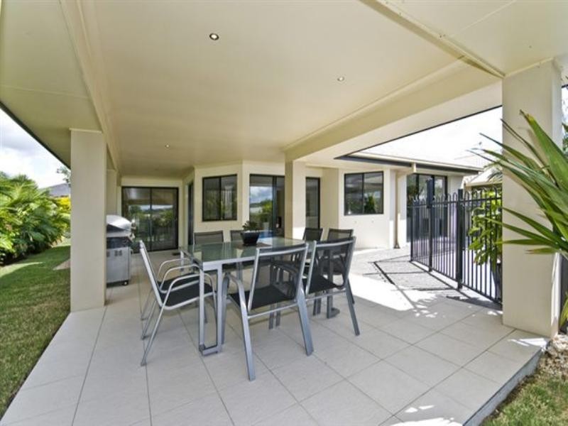 27 Mellum Circuit, Pacific Pines QLD 4211