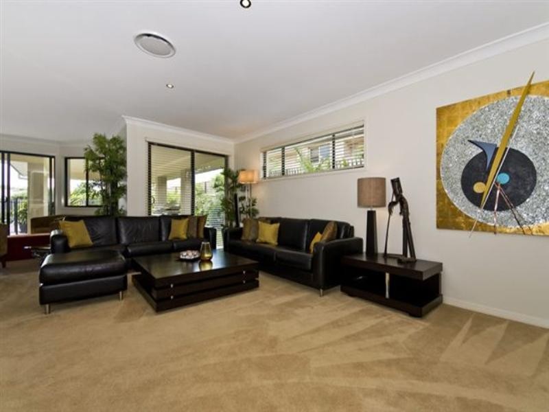 27 Mellum Circuit, Pacific Pines QLD 4211