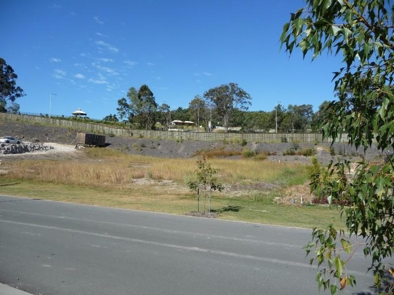 7 Summer Hill Crescent, Maudsland QLD 4210