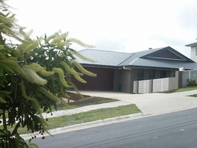 10 Angourie Crescent, Pacific Pines QLD 4211
