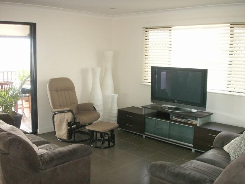 10 Angourie Crescent, Pacific Pines QLD 4211