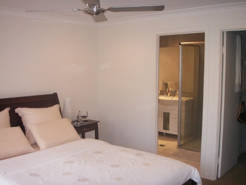 10 Angourie Crescent, Pacific Pines QLD 4211