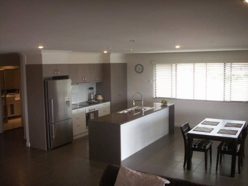 10 Angourie Crescent, Pacific Pines QLD 4211