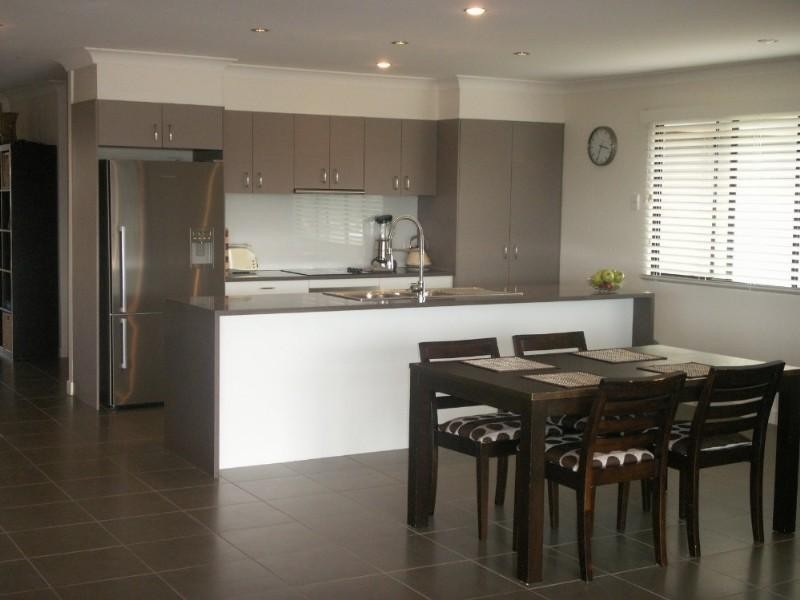 10 Angourie Crescent, Pacific Pines QLD 4211