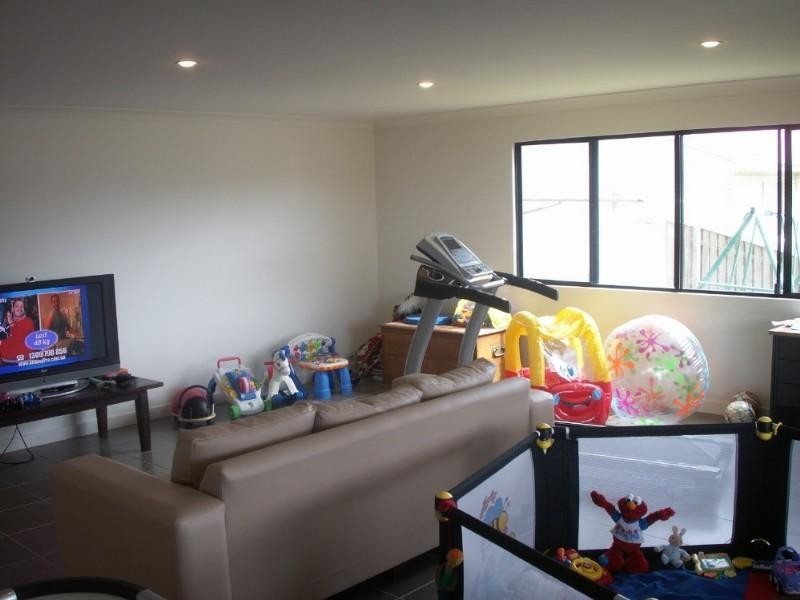 10 Angourie Crescent, Pacific Pines QLD 4211