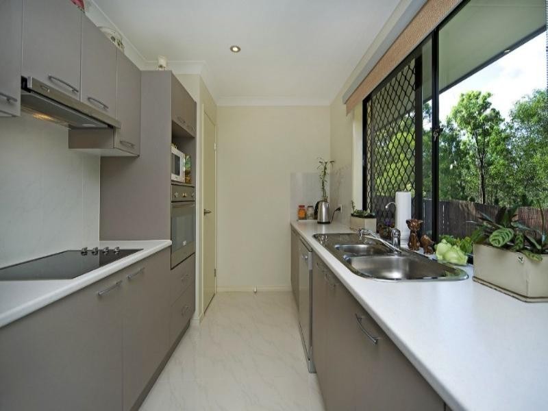 1/16 Penrhyn Street, Pacific Pines QLD 4211