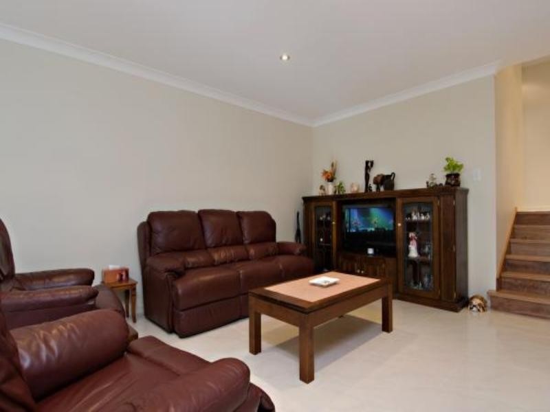 1/16 Penrhyn Street, Pacific Pines QLD 4211