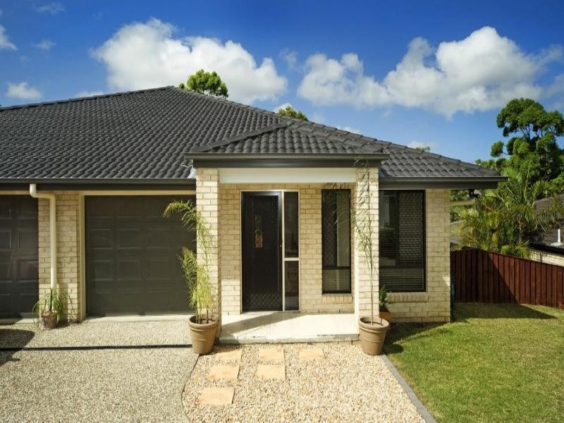 2/16 Penrhyn Street, Pacific Pines QLD 4211