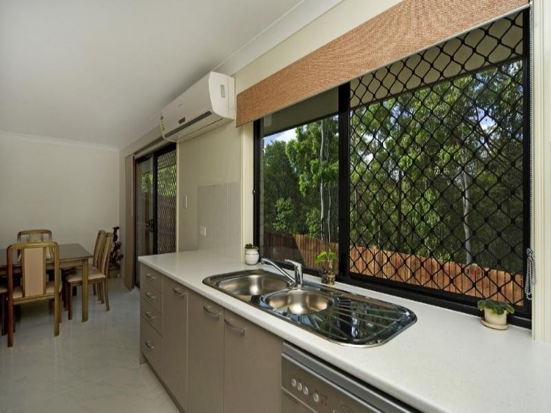 2/16 Penrhyn Street, Pacific Pines QLD 4211