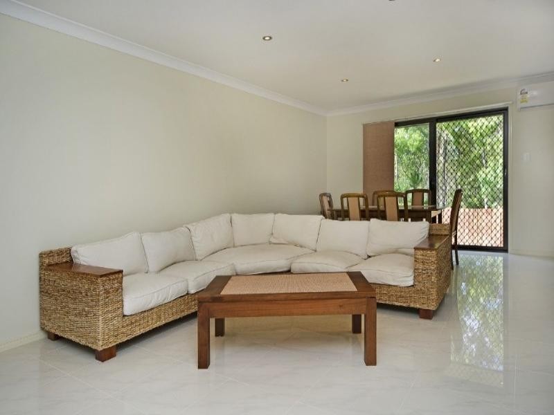 2/16 Penrhyn Street, Pacific Pines QLD 4211