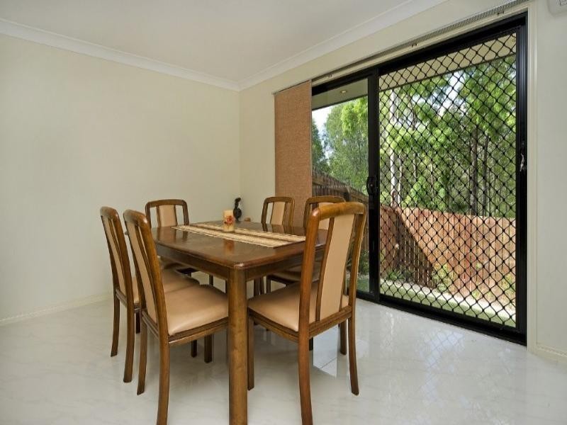 2/16 Penrhyn Street, Pacific Pines QLD 4211