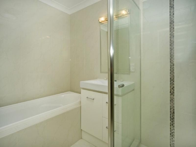 2/16 Penrhyn Street, Pacific Pines QLD 4211