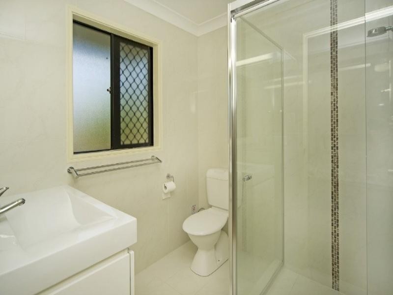 2/16 Penrhyn Street, Pacific Pines QLD 4211