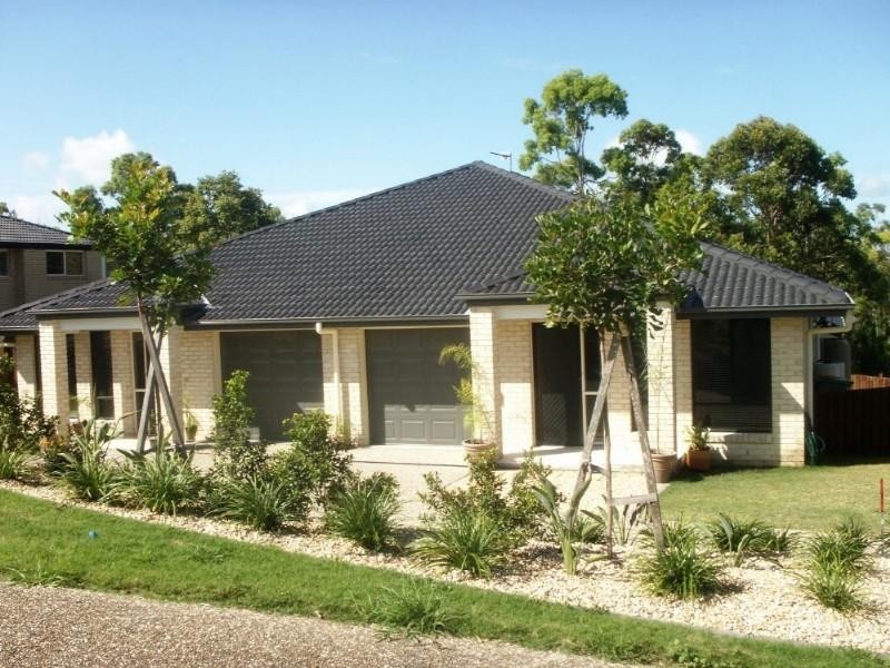 2/16 Penrhyn Street, Pacific Pines QLD 4211
