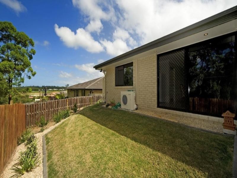 2/16 Penrhyn Street, Pacific Pines QLD 4211