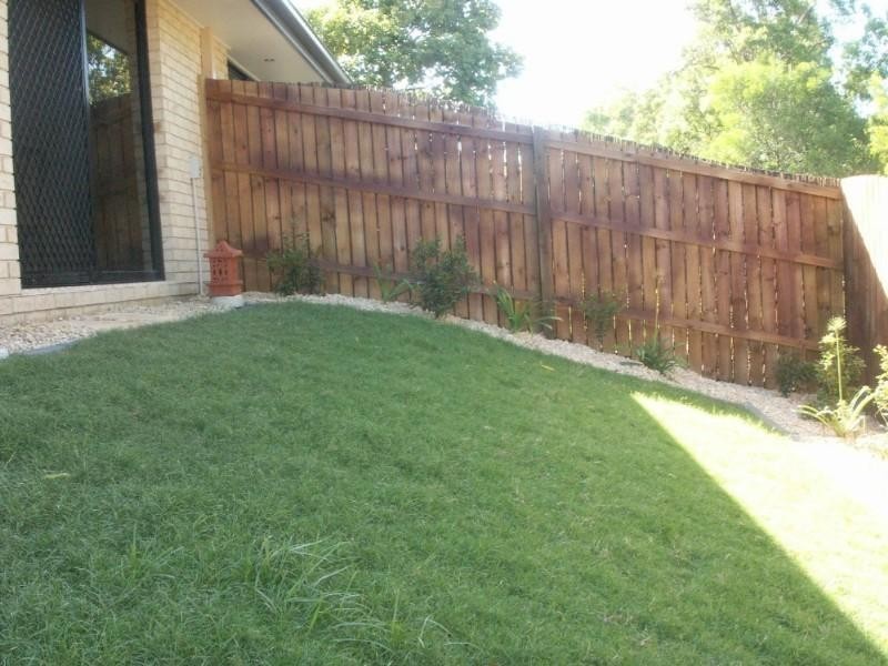 2/16 Penrhyn Street, Pacific Pines QLD 4211