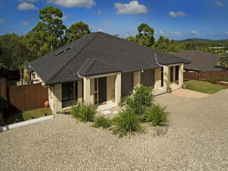 2/16 Penrhyn Street, Pacific Pines QLD 4211