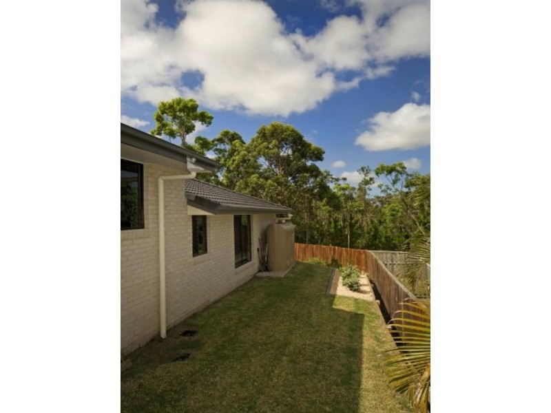 2/16 Penrhyn Street, Pacific Pines QLD 4211