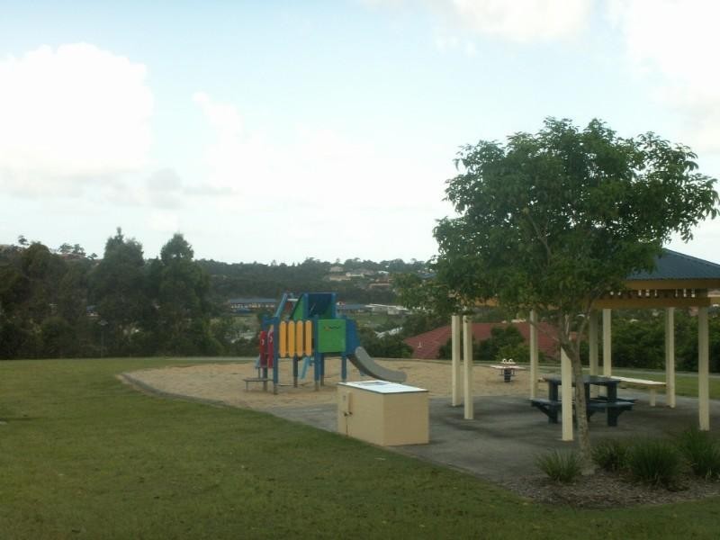 2/16 Penrhyn Street, Pacific Pines QLD 4211