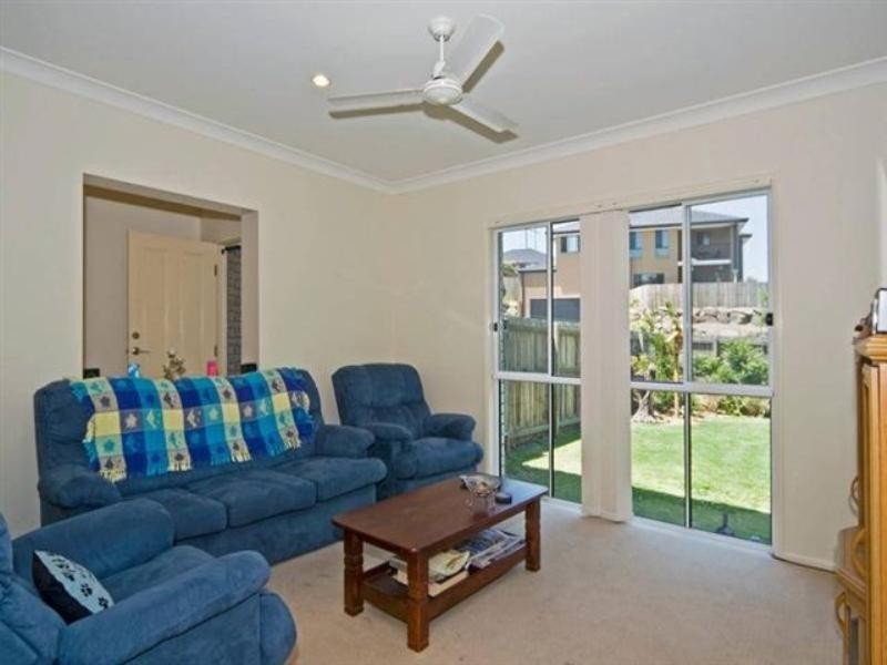 2/2 Macdonald Avenue, Upper Coomera QLD 4209