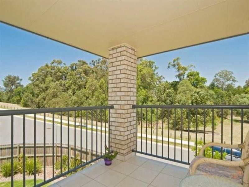 2/2 Macdonald Avenue, Upper Coomera QLD 4209