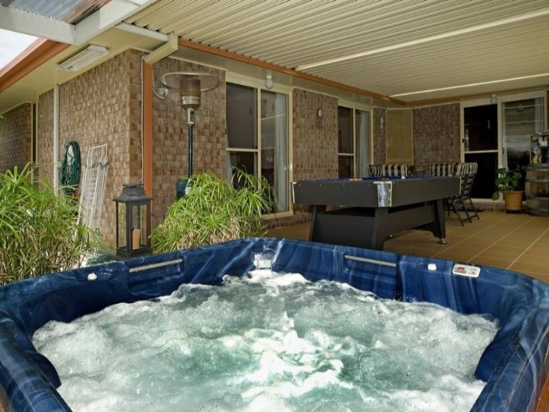 15 Maui Crescent, Oxenford QLD 4210