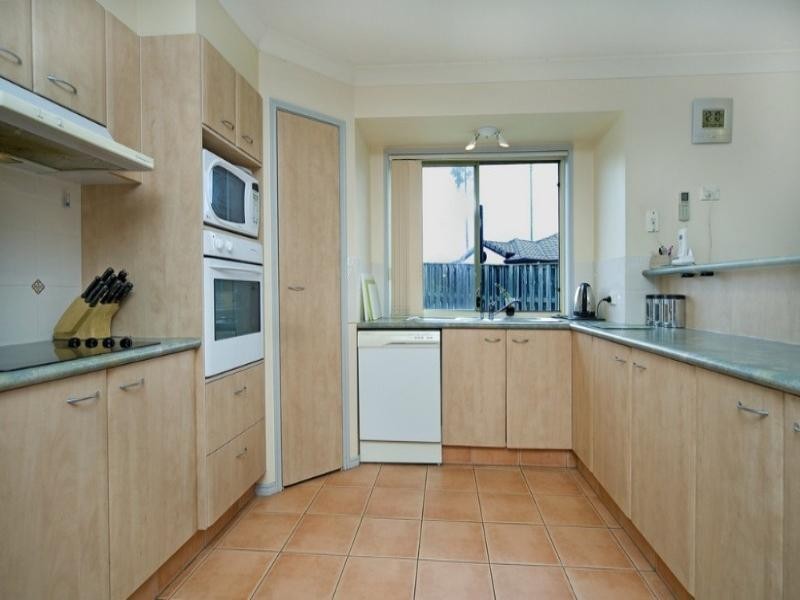 15 Maui Crescent, Oxenford QLD 4210