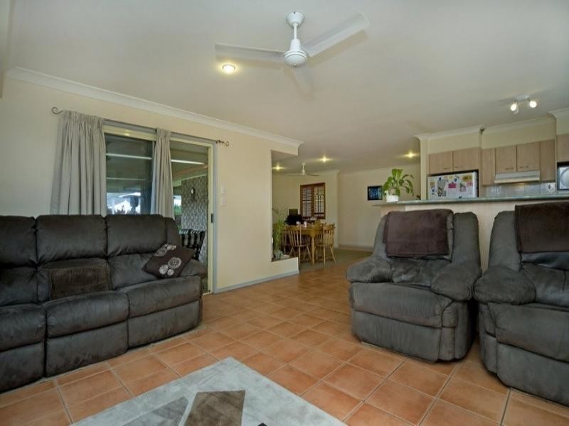 15 Maui Crescent, Oxenford QLD 4210