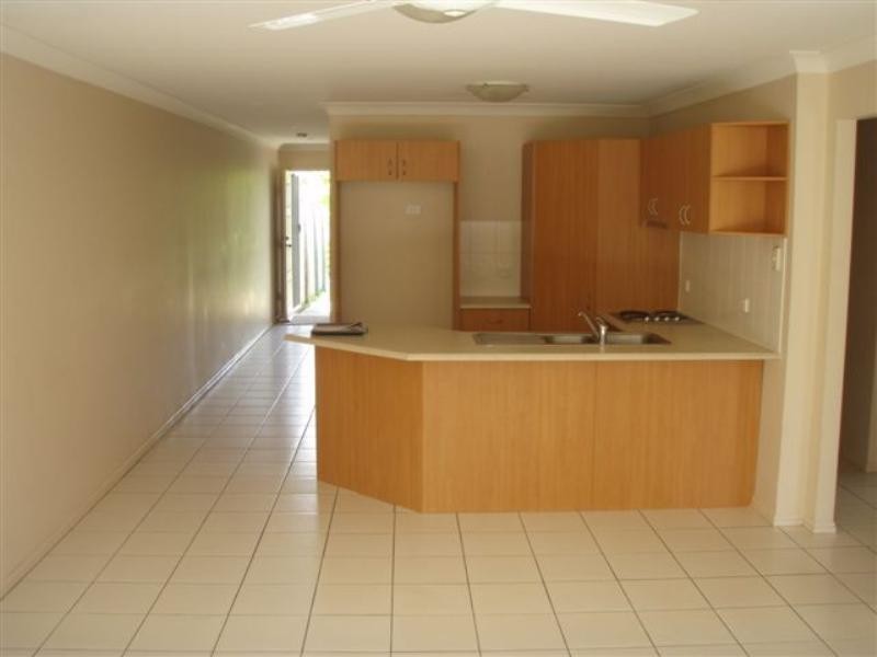 2/15 Sandhurst Crescent, Upper Coomera QLD 4209