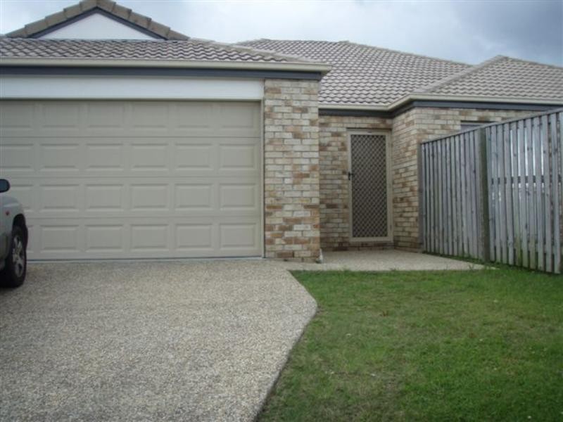 2/15 Sandhurst Crescent, Upper Coomera QLD 4209