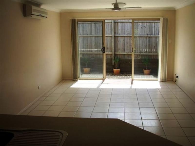 2/15 Sandhurst Crescent, Upper Coomera QLD 4209