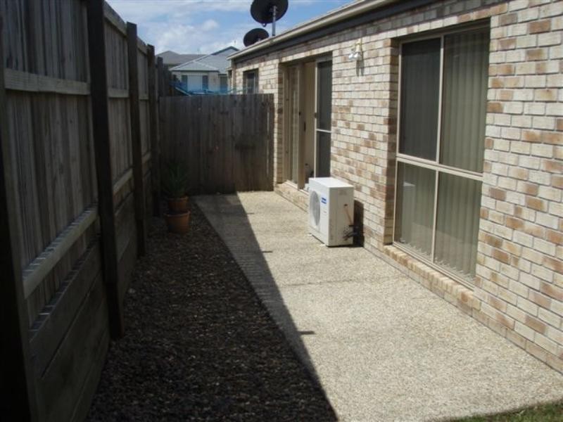 2/15 Sandhurst Crescent, Upper Coomera QLD 4209