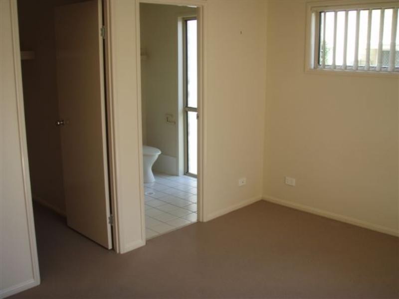 2/15 Sandhurst Crescent, Upper Coomera QLD 4209