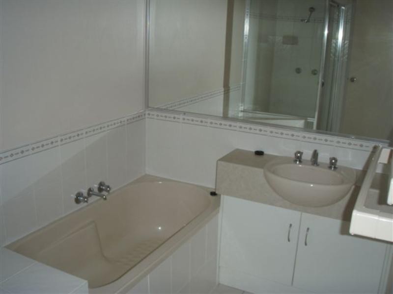 2/15 Sandhurst Crescent, Upper Coomera QLD 4209